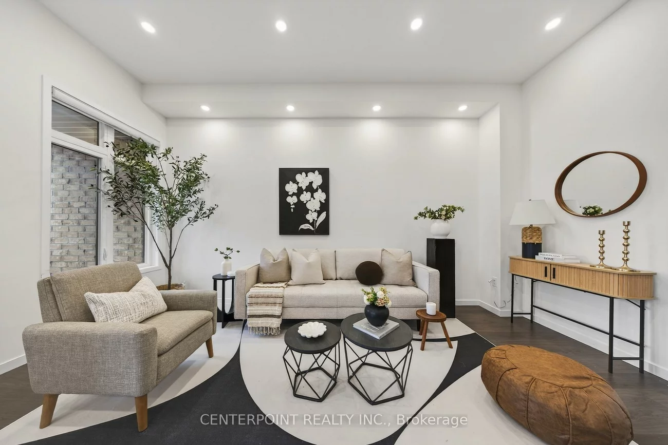 1240, Wellington, Bayview Northeast, Aurora