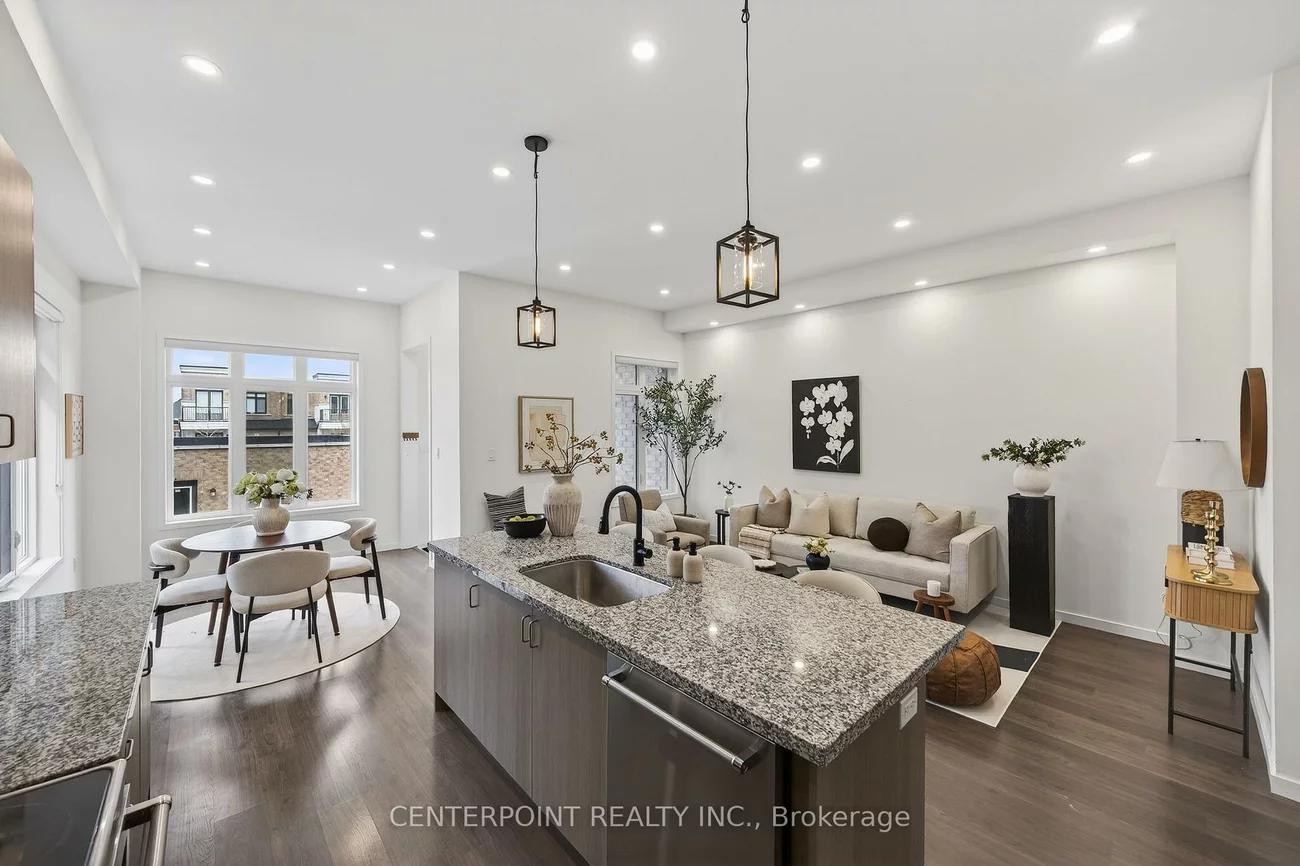 1240, Wellington, Bayview Northeast, Aurora