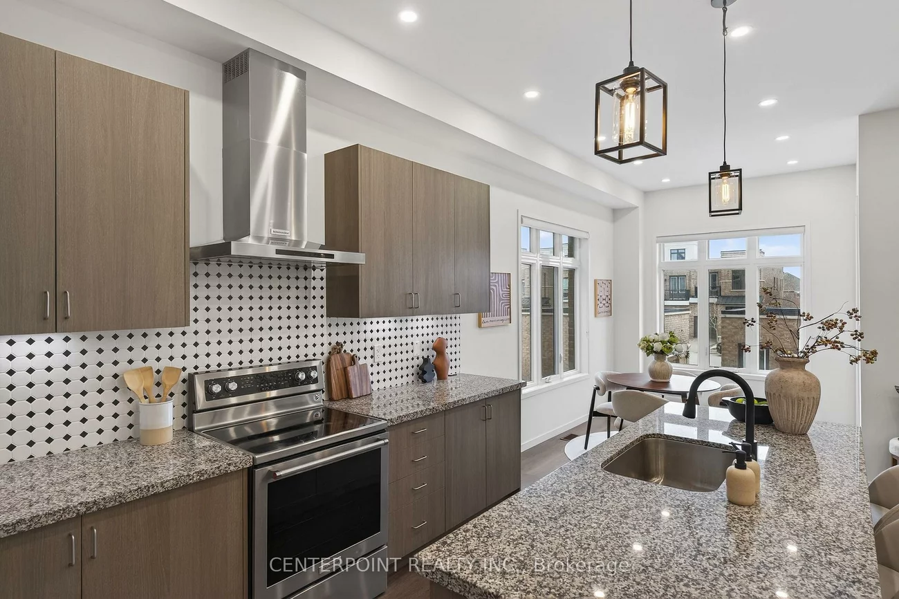 1240, Wellington, Bayview Northeast, Aurora