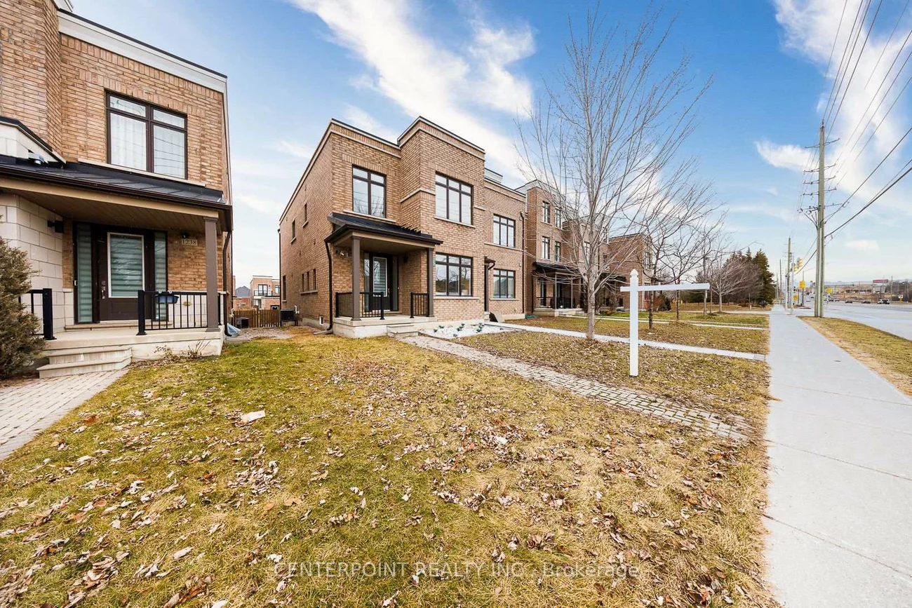 1240, Wellington, Bayview Northeast, Aurora
