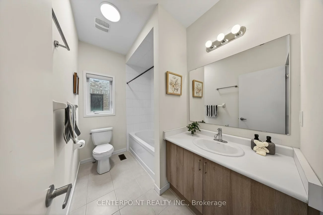 1240, Wellington, Bayview Northeast, Aurora