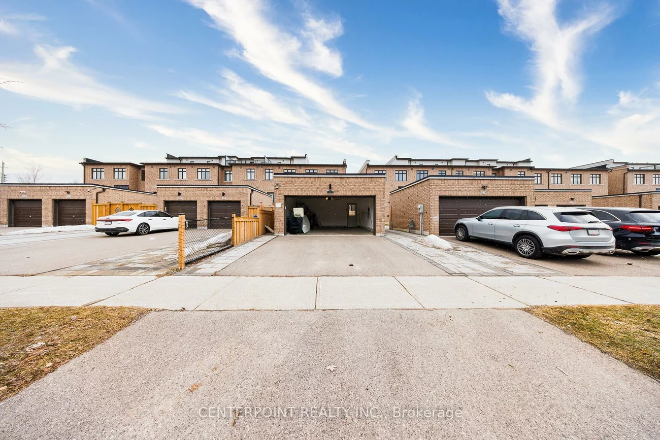 1240, Wellington, Bayview Northeast, Aurora