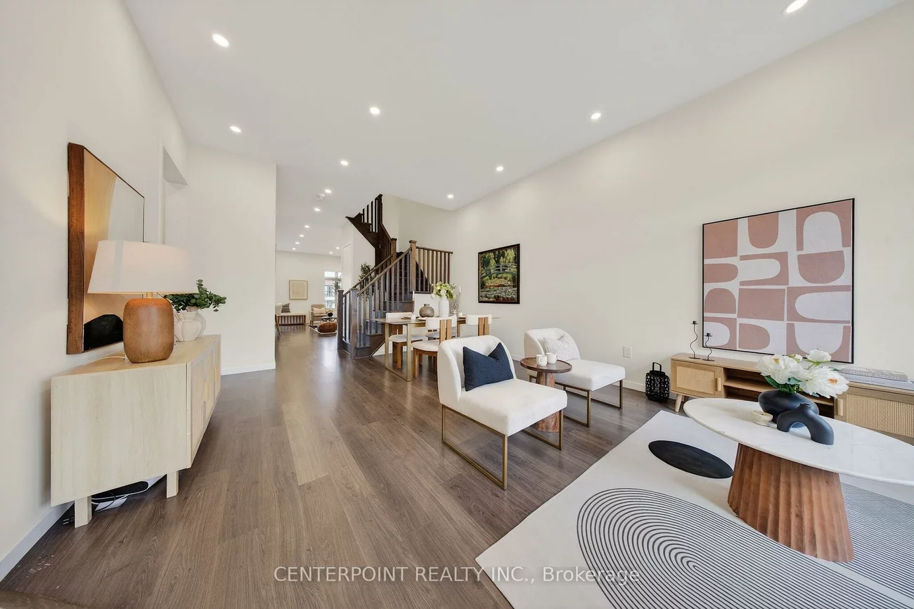 1240, Wellington, Bayview Northeast, Aurora
