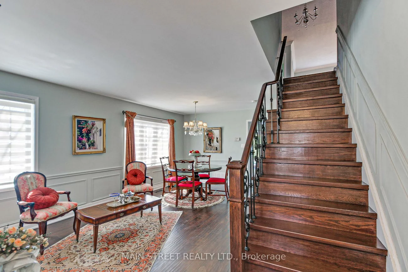 108, Hollandview, Bayview Wellington, Aurora