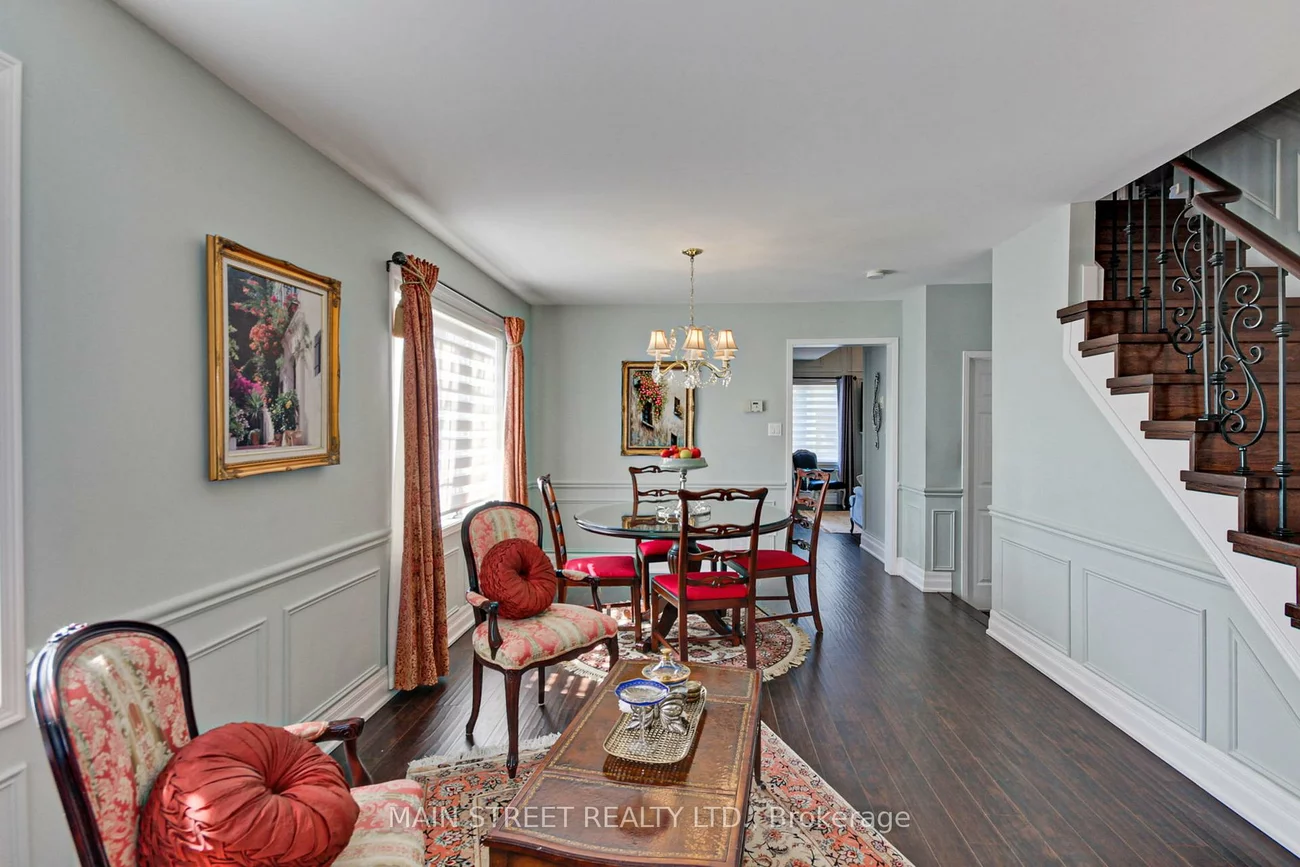 108, Hollandview, Bayview Wellington, Aurora