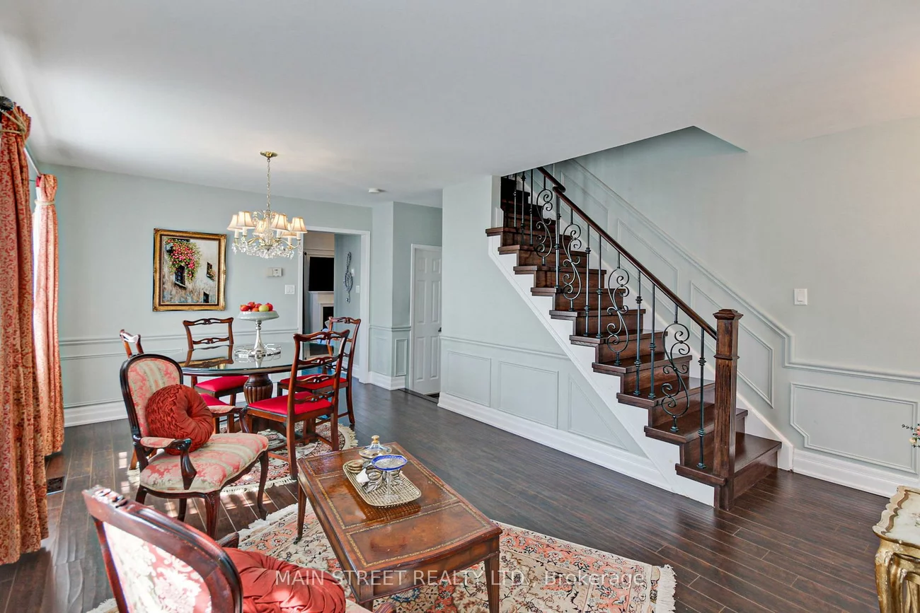 108, Hollandview, Bayview Wellington, Aurora