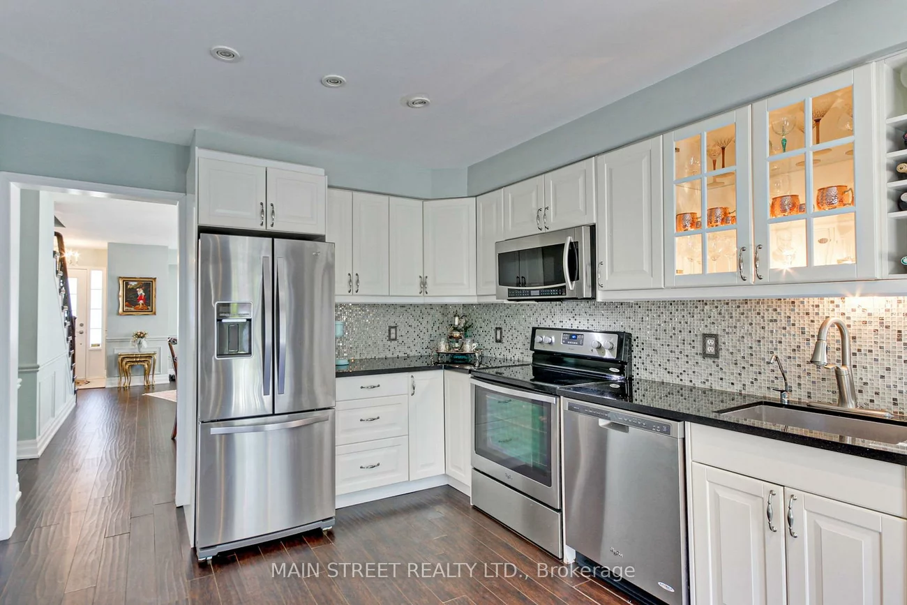 108, Hollandview, Bayview Wellington, Aurora