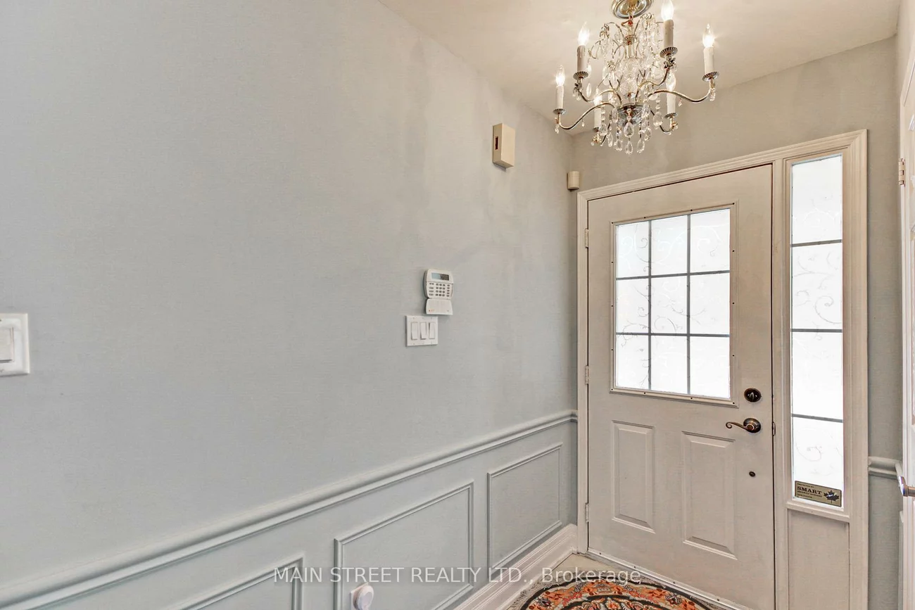 108, Hollandview, Bayview Wellington, Aurora