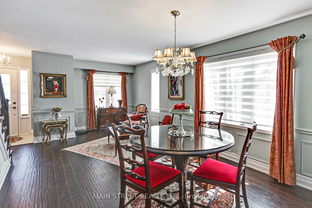 108, Hollandview, Bayview Wellington, Aurora
