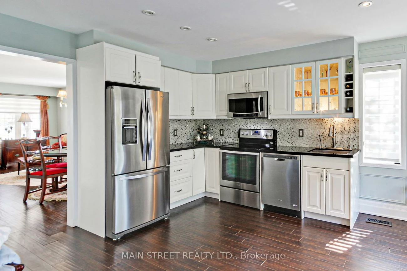 108, Hollandview, Bayview Wellington, Aurora