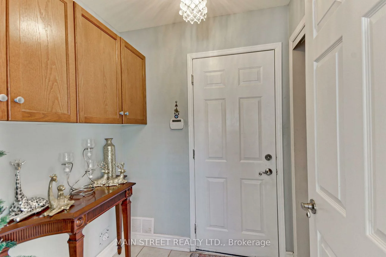 108, Hollandview, Bayview Wellington, Aurora
