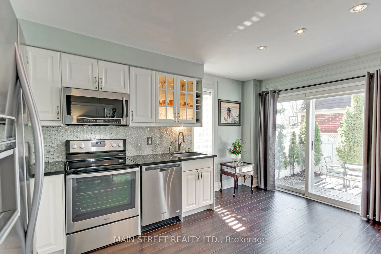 108, Hollandview, Bayview Wellington, Aurora