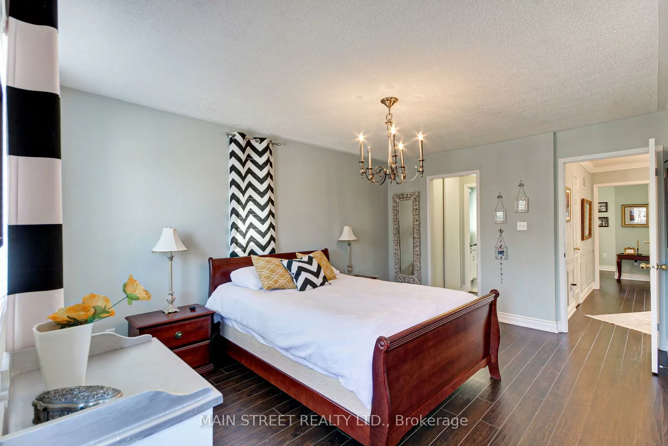 108, Hollandview, Bayview Wellington, Aurora