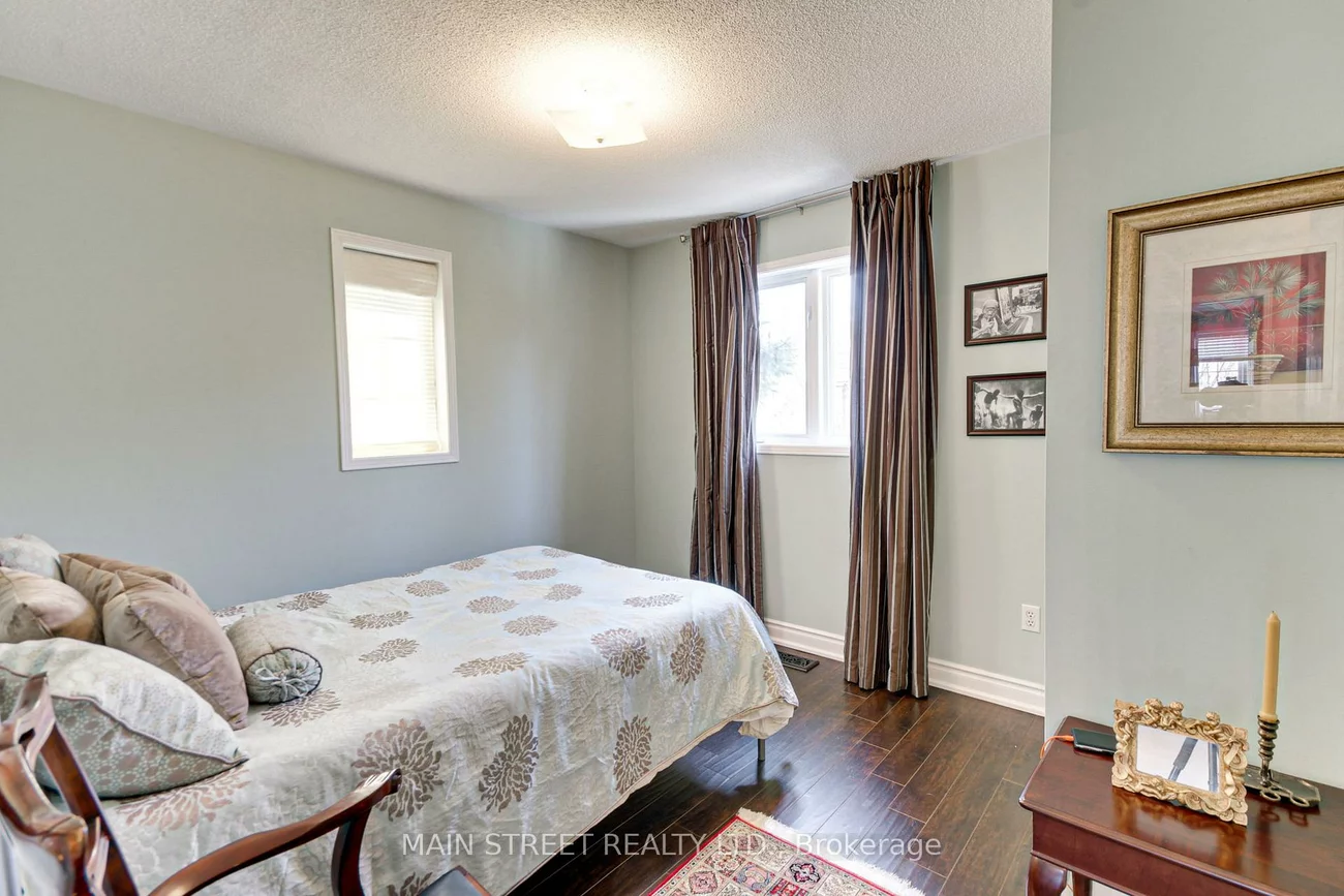 108, Hollandview, Bayview Wellington, Aurora