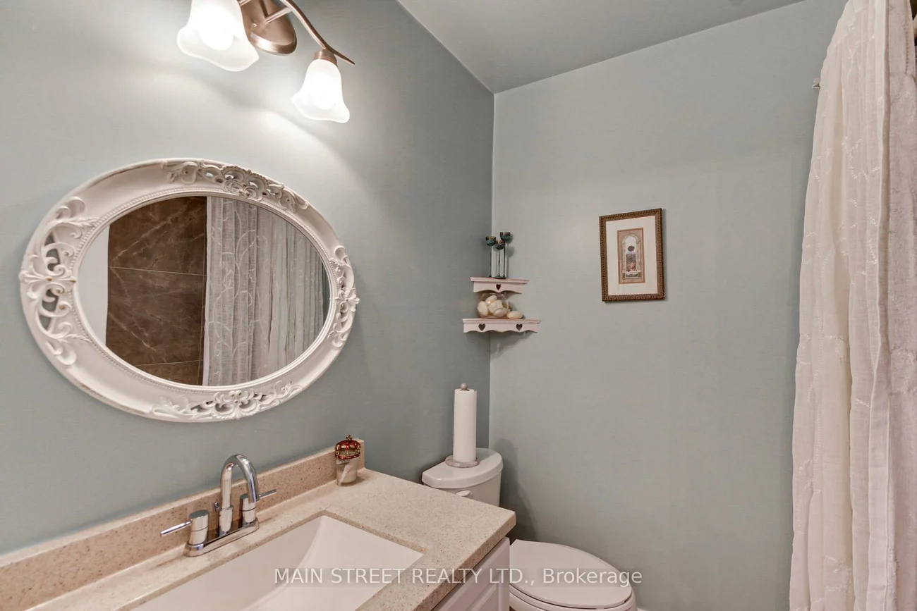 108, Hollandview, Bayview Wellington, Aurora