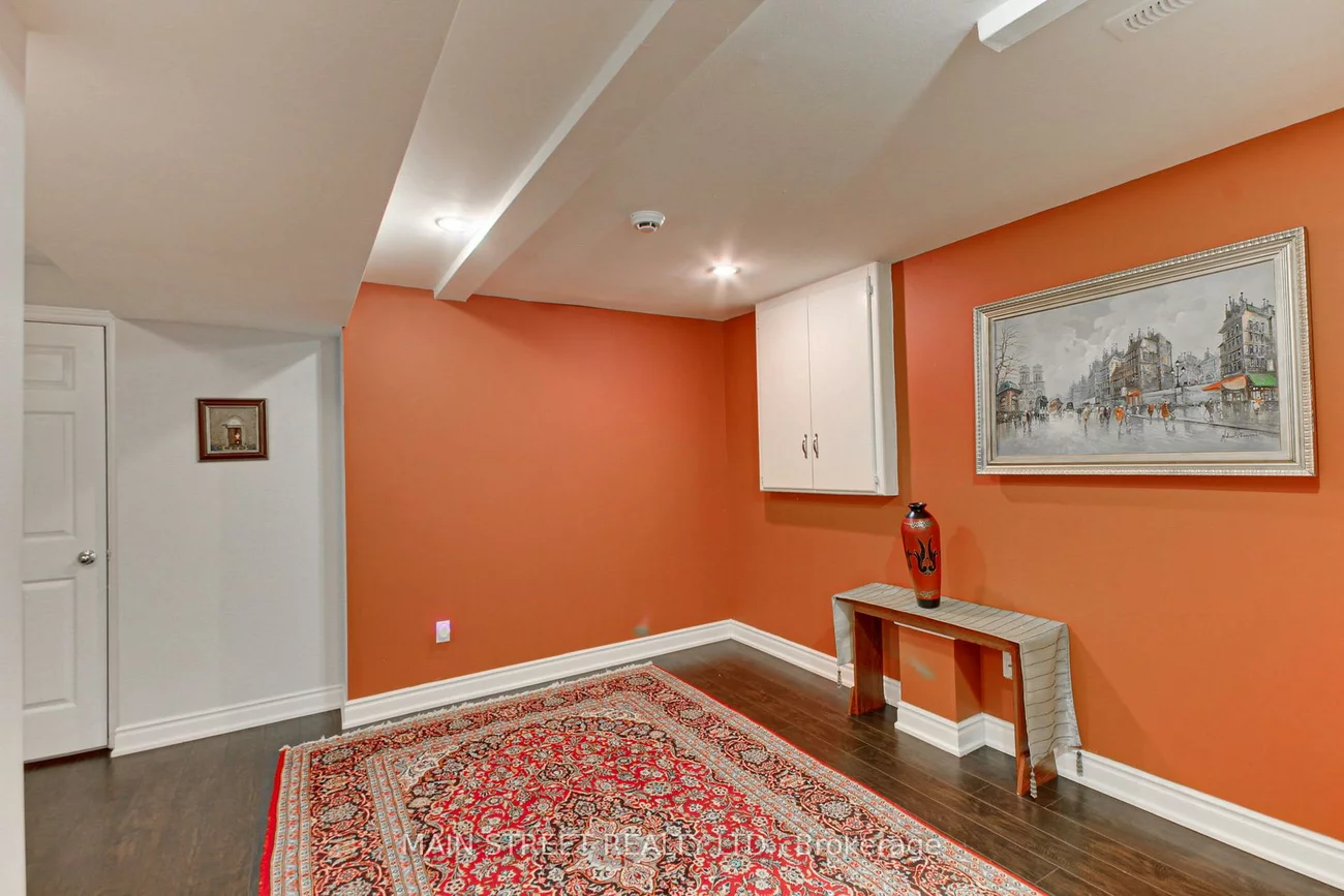 108, Hollandview, Bayview Wellington, Aurora