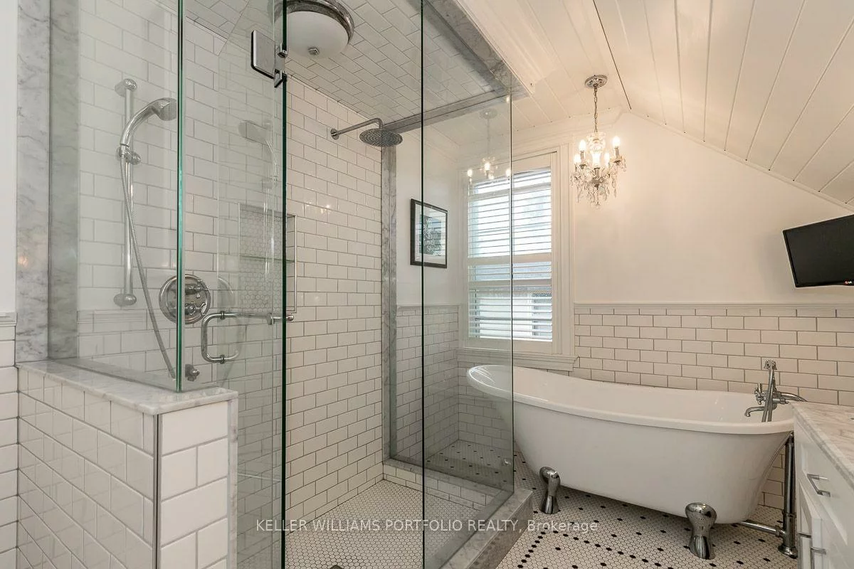 27, Catherine, Aurora Village, Aurora