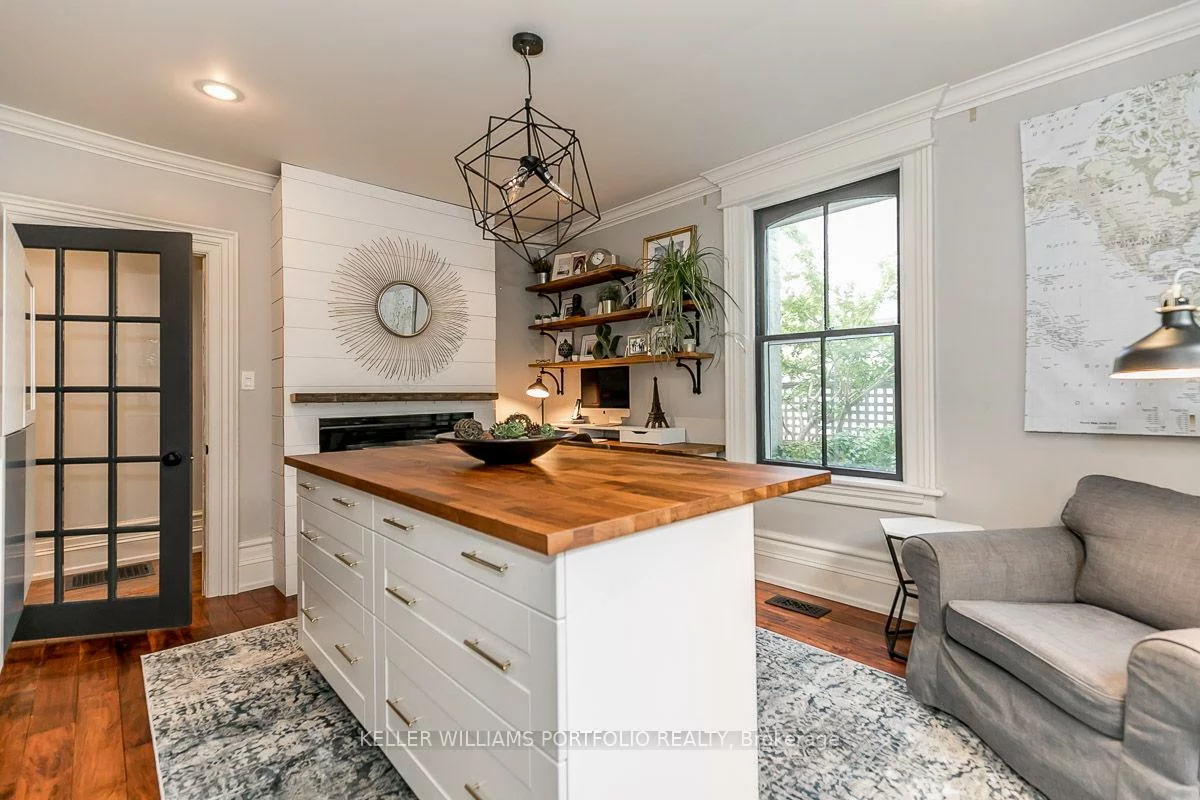 27, Catherine, Aurora Village, Aurora