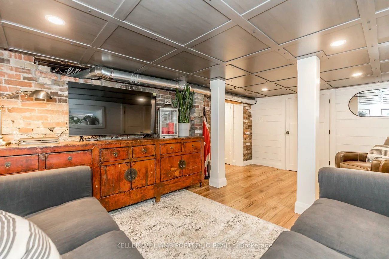 27, Catherine, Aurora Village, Aurora