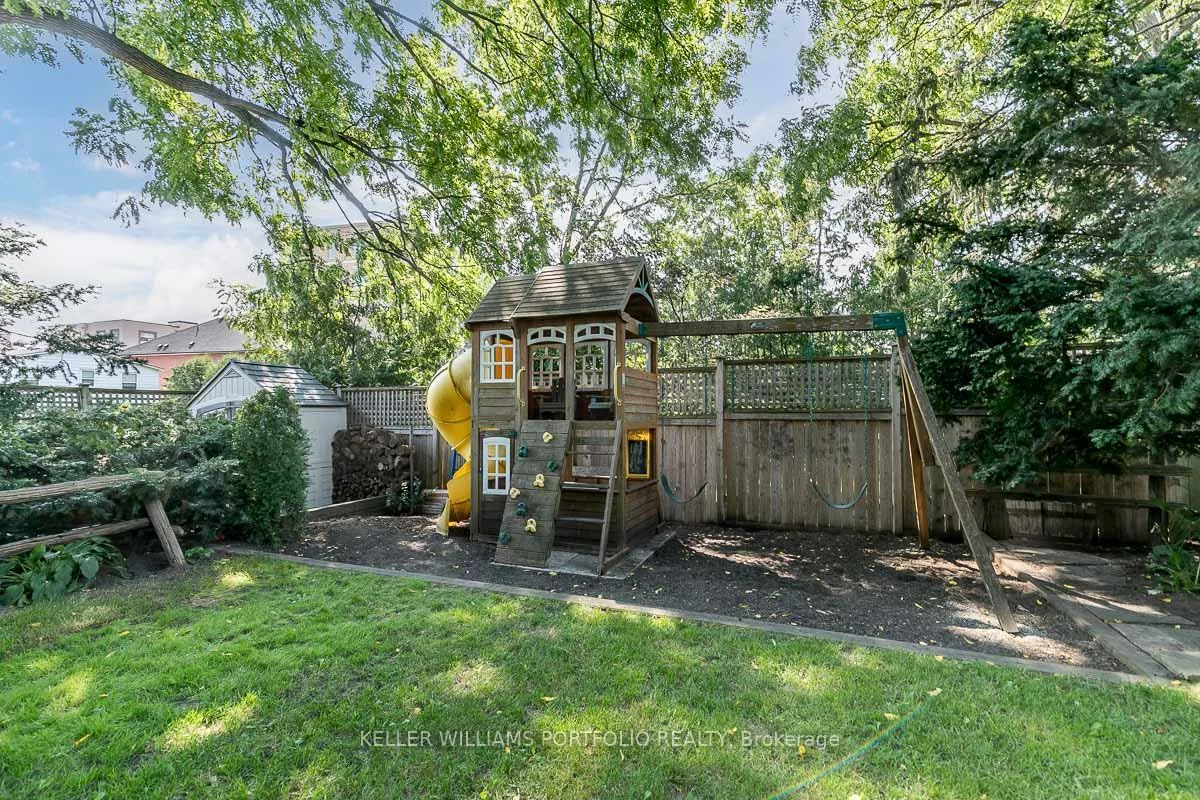 27, Catherine, Aurora Village, Aurora