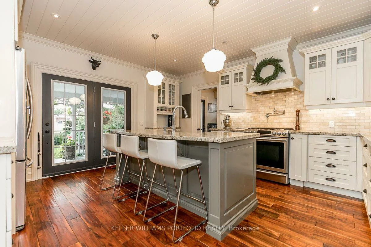 27, Catherine, Aurora Village, Aurora