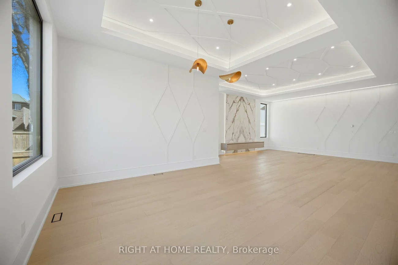 84, Mosley, Aurora Village, Aurora