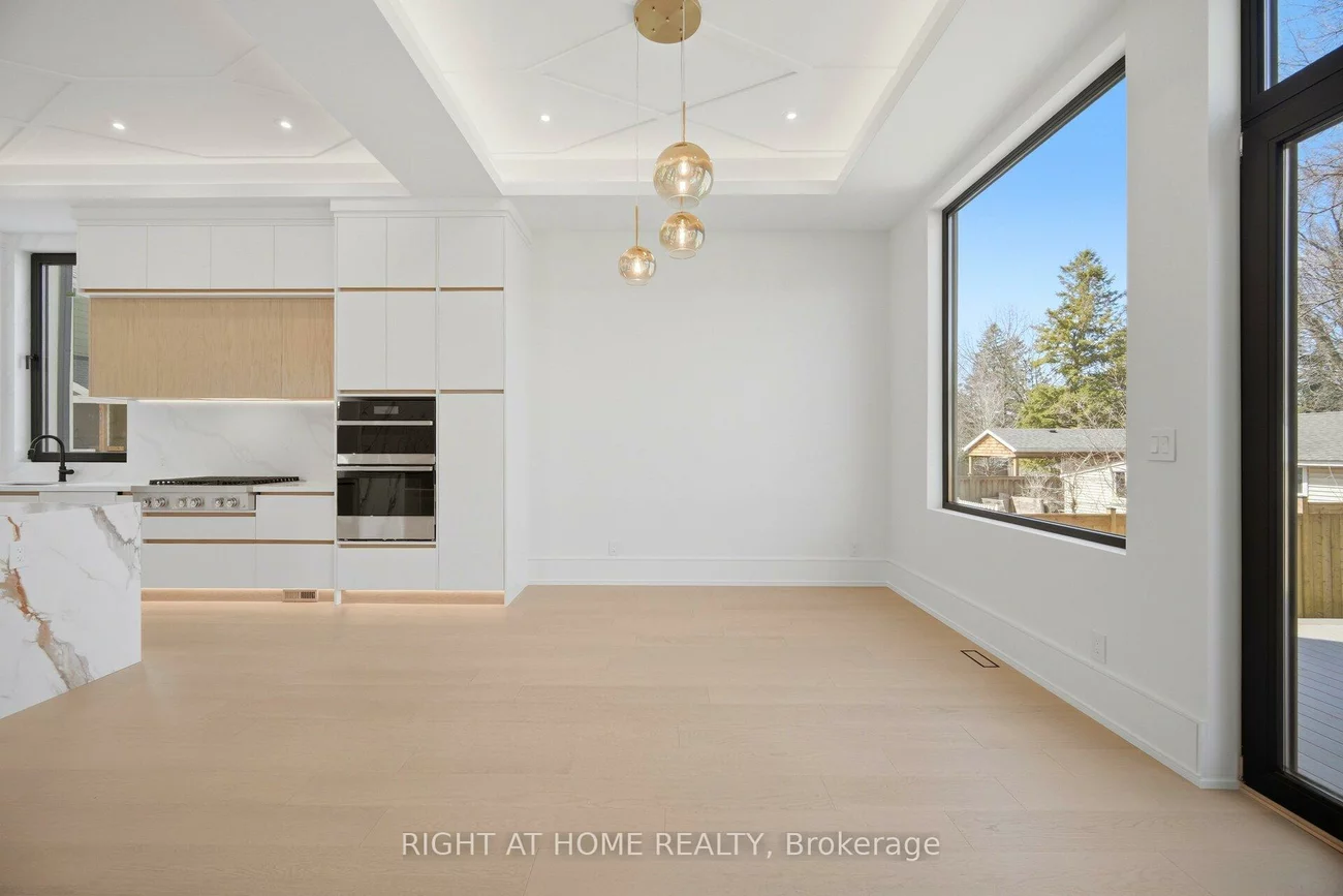 84, Mosley, Aurora Village, Aurora