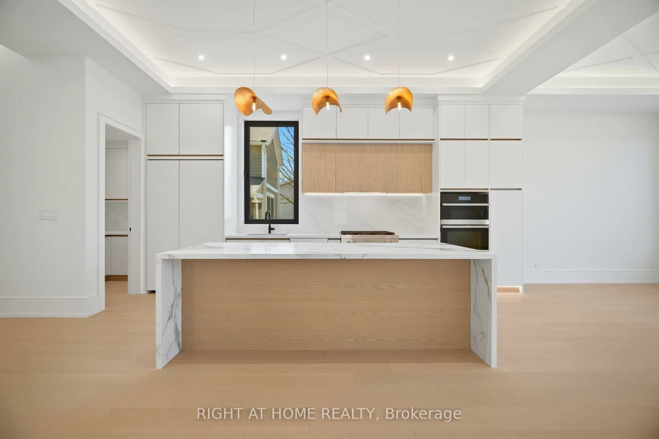 84, Mosley, Aurora Village, Aurora