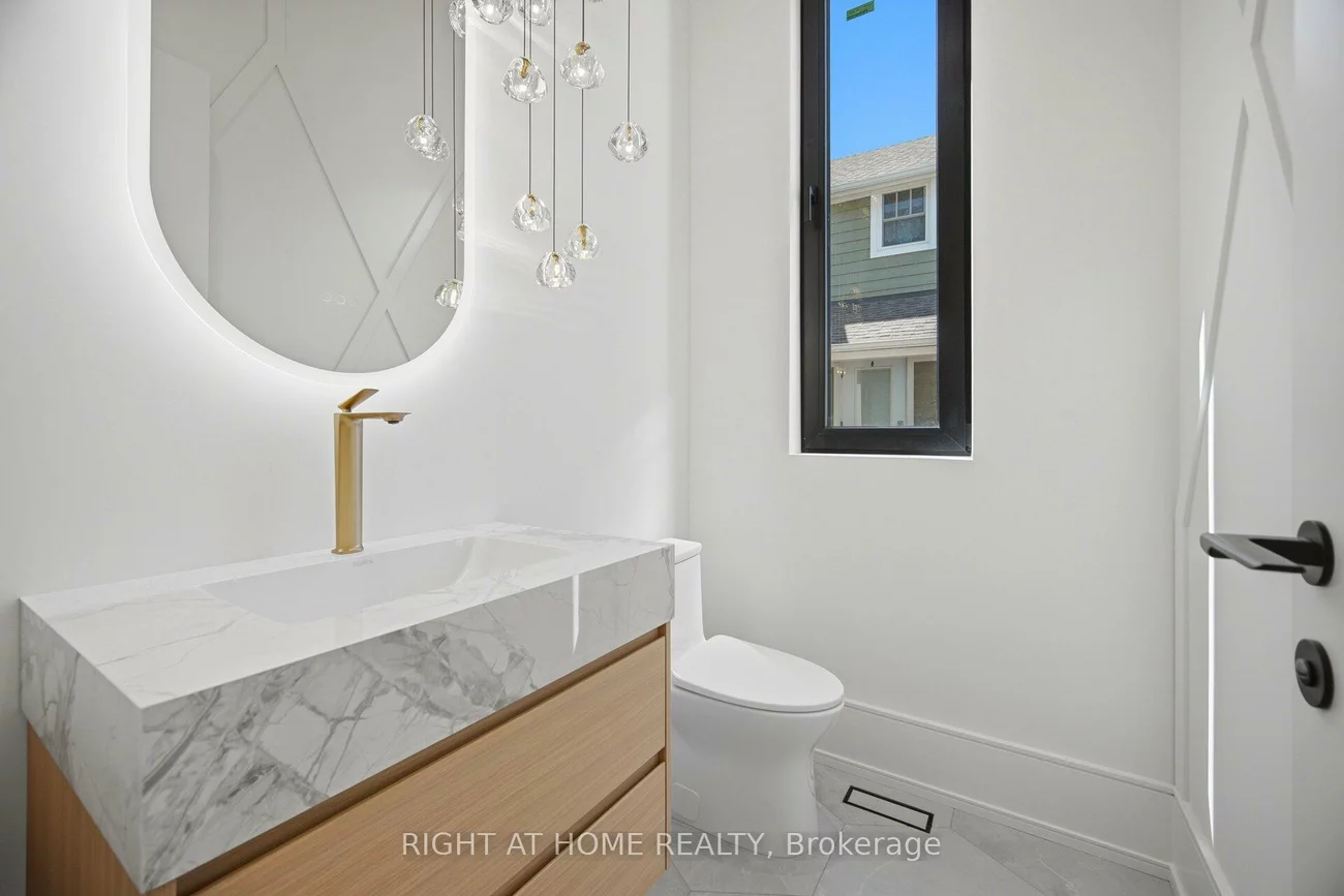 84, Mosley, Aurora Village, Aurora