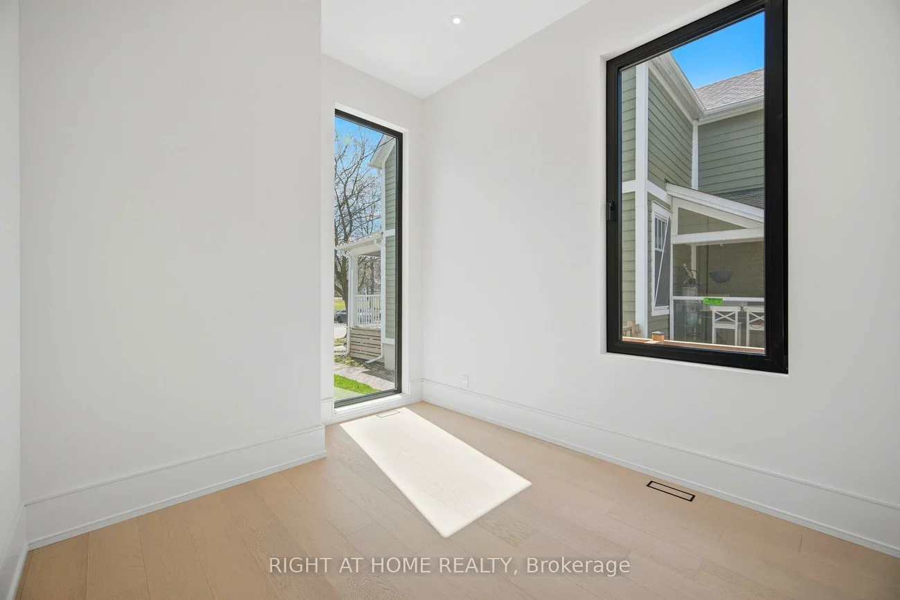 84, Mosley, Aurora Village, Aurora