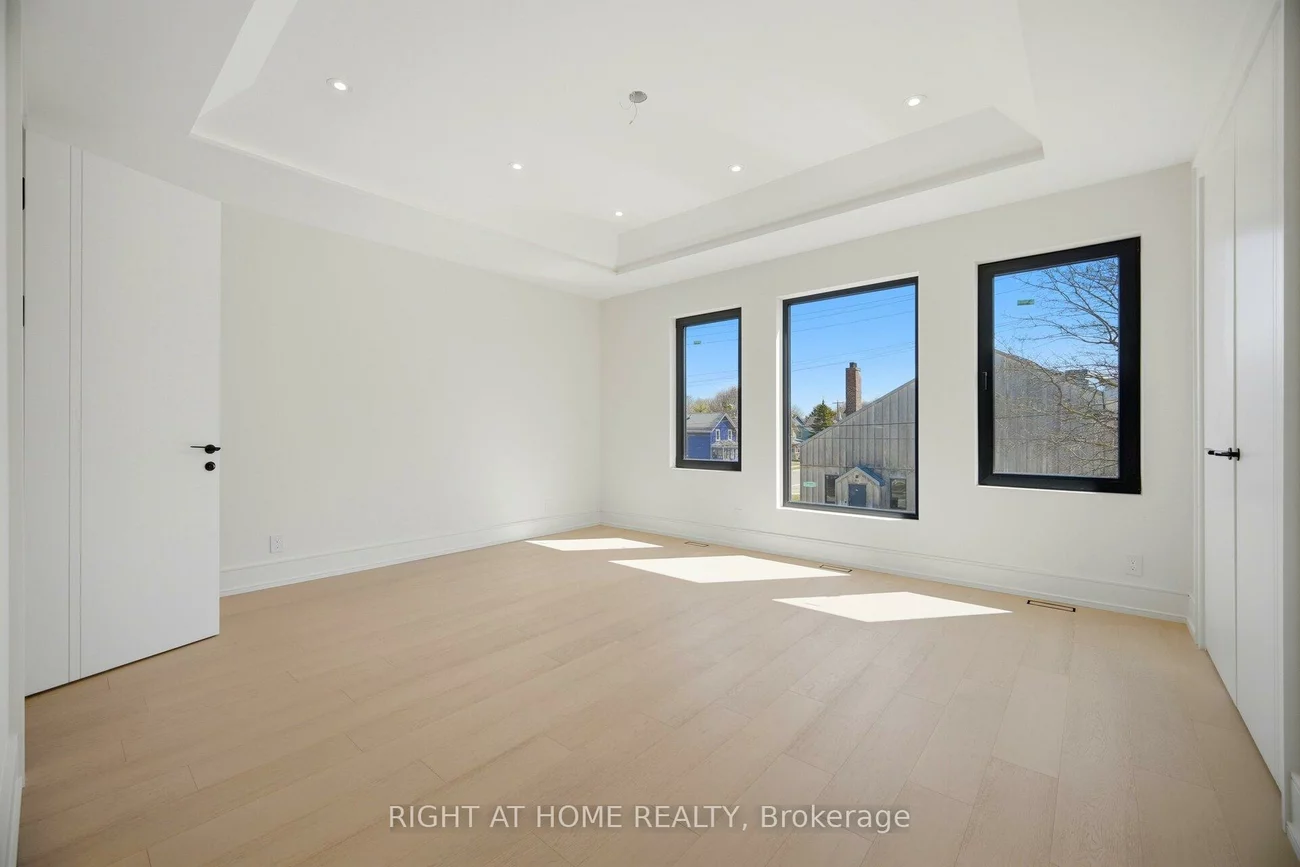 84, Mosley, Aurora Village, Aurora