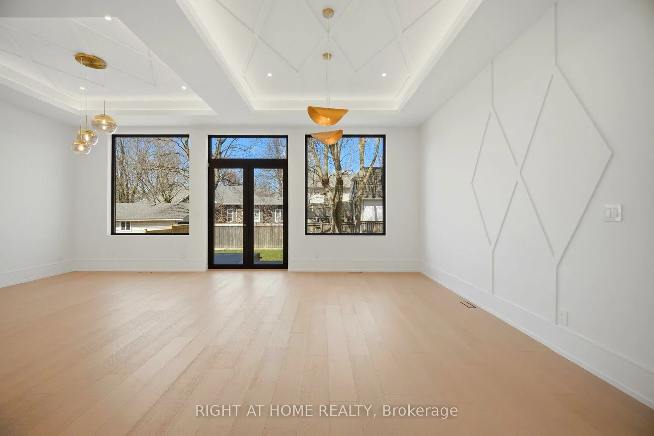 84, Mosley, Aurora Village, Aurora