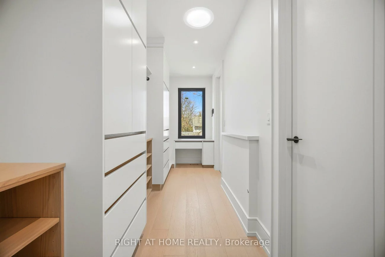 84, Mosley, Aurora Village, Aurora