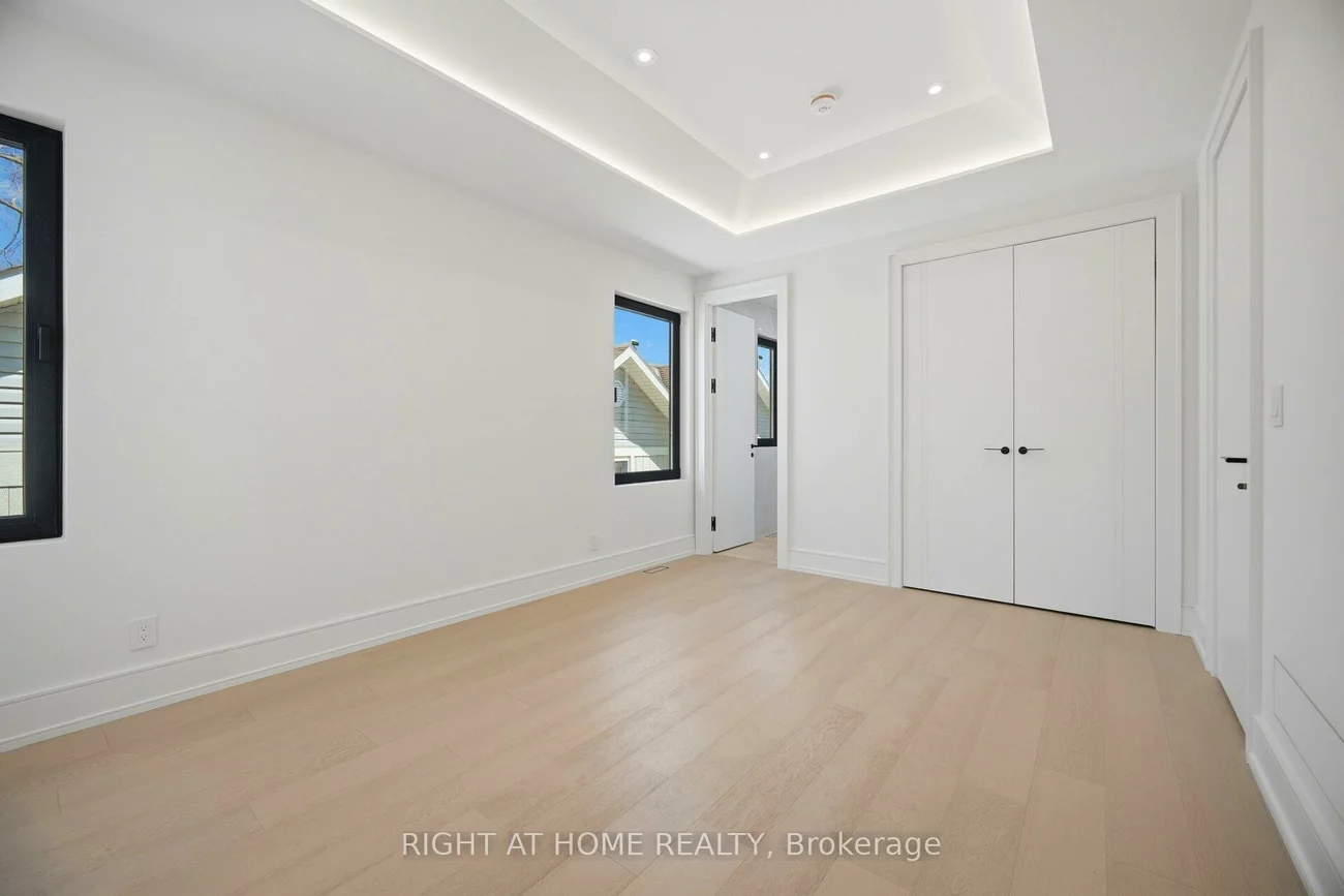 84, Mosley, Aurora Village, Aurora