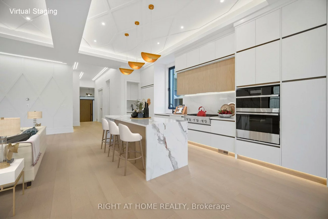 84, Mosley, Aurora Village, Aurora