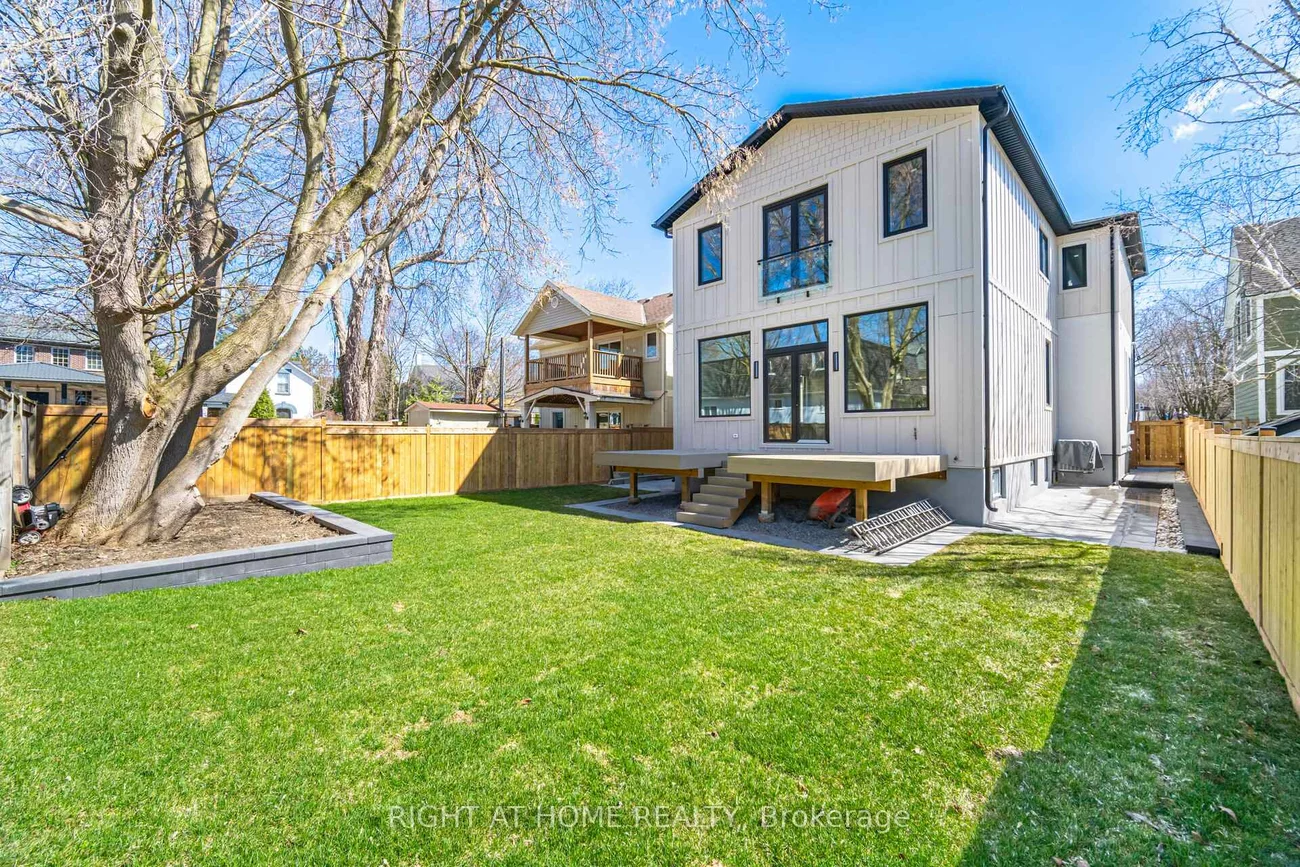 84, Mosley, Aurora Village, Aurora