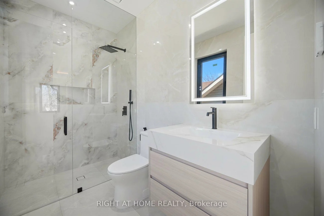 84, Mosley, Aurora Village, Aurora