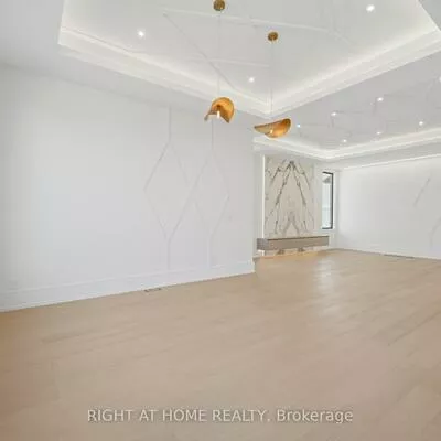 84, Mosley, Aurora Village, Aurora