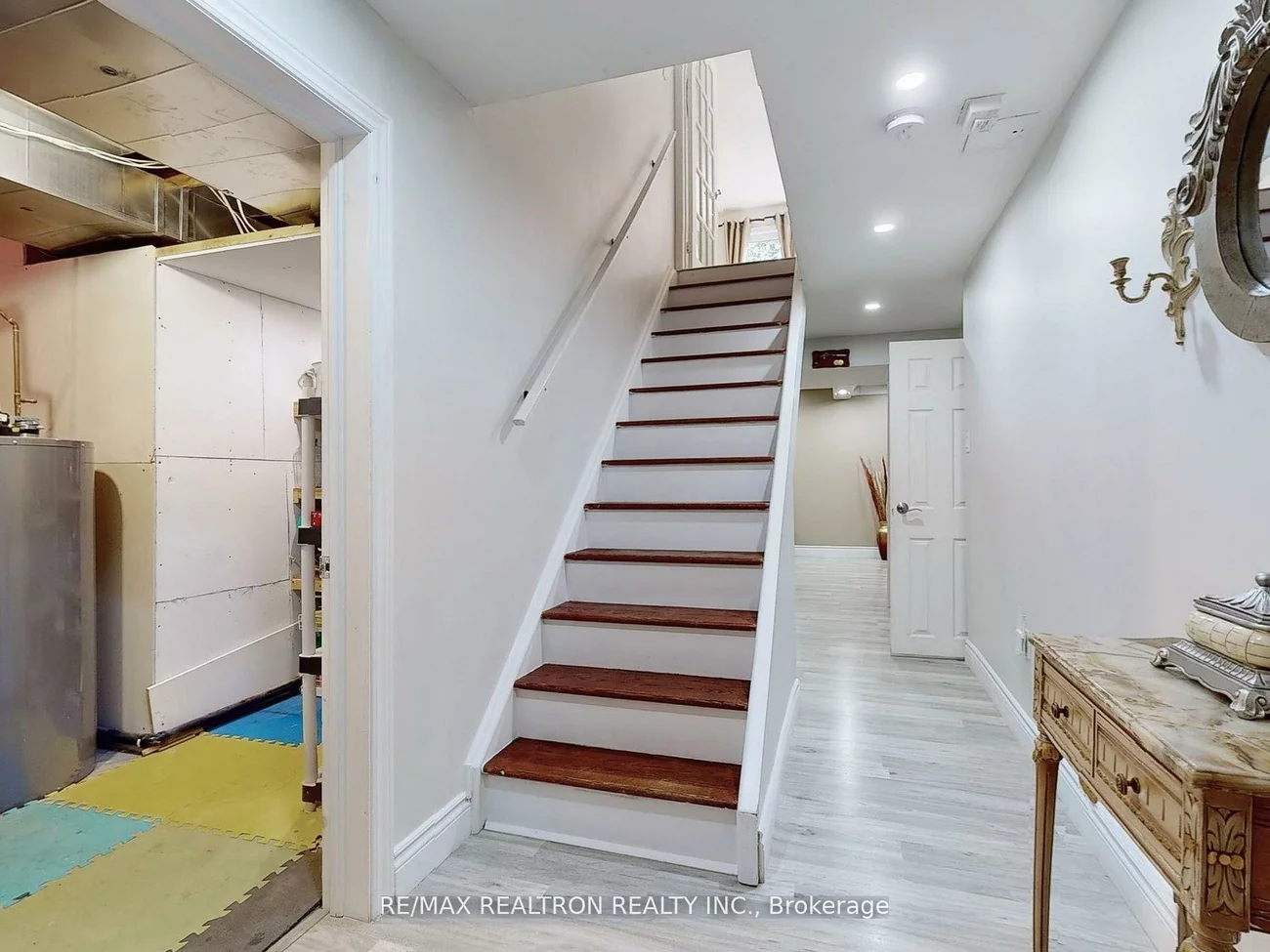 21, Watkins Glen, Bayview Wellington, Aurora