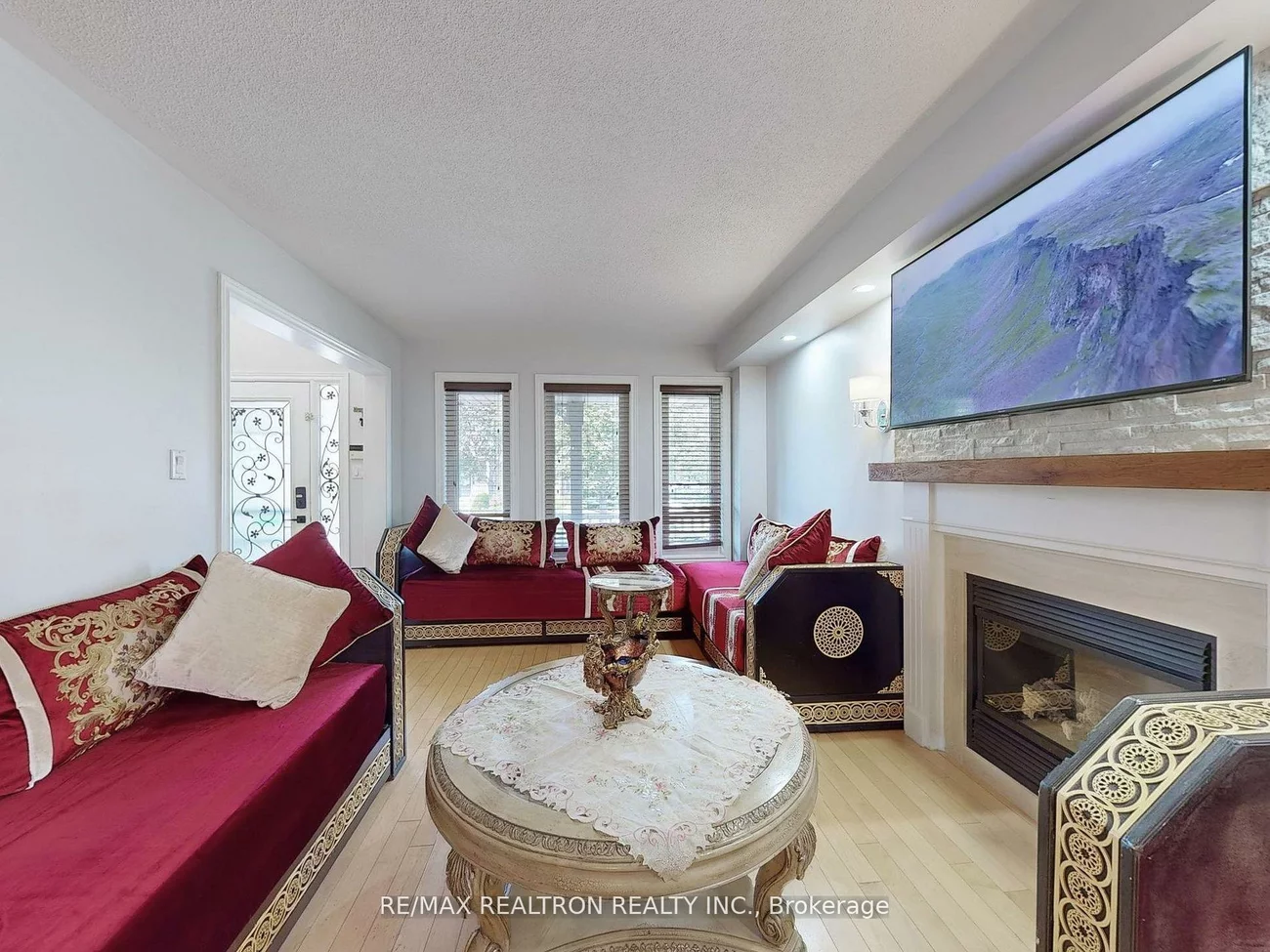 21, Watkins Glen, Bayview Wellington, Aurora