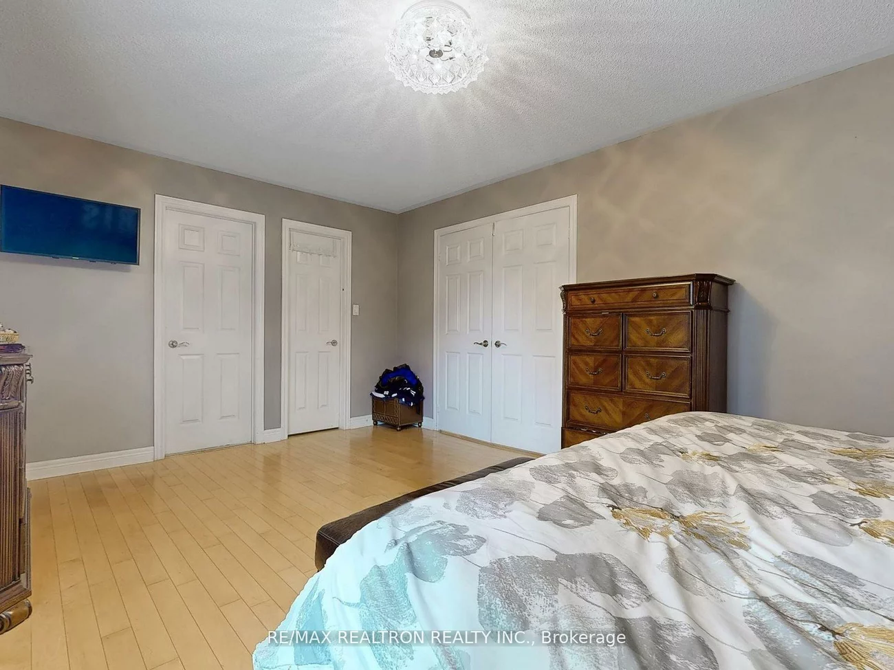 21, Watkins Glen, Bayview Wellington, Aurora