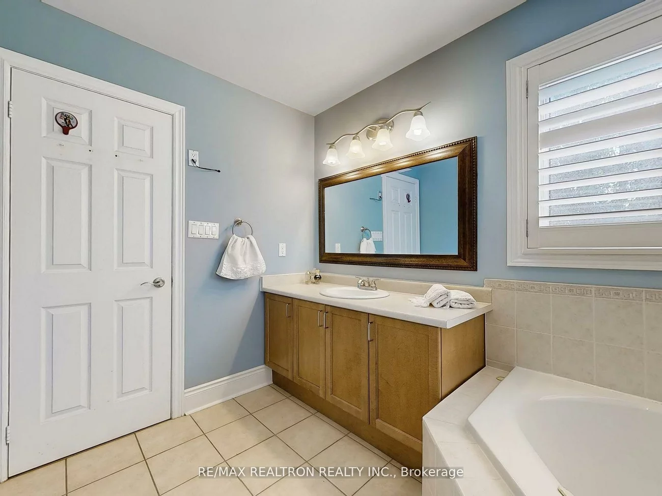 21, Watkins Glen, Bayview Wellington, Aurora