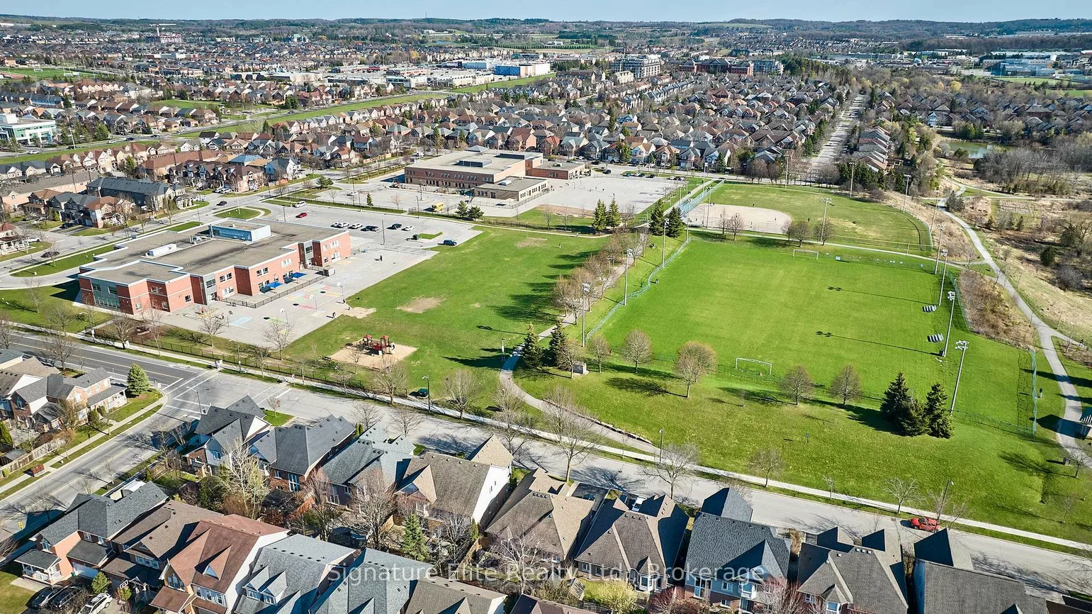 39, Perivale, Bayview Wellington, Aurora