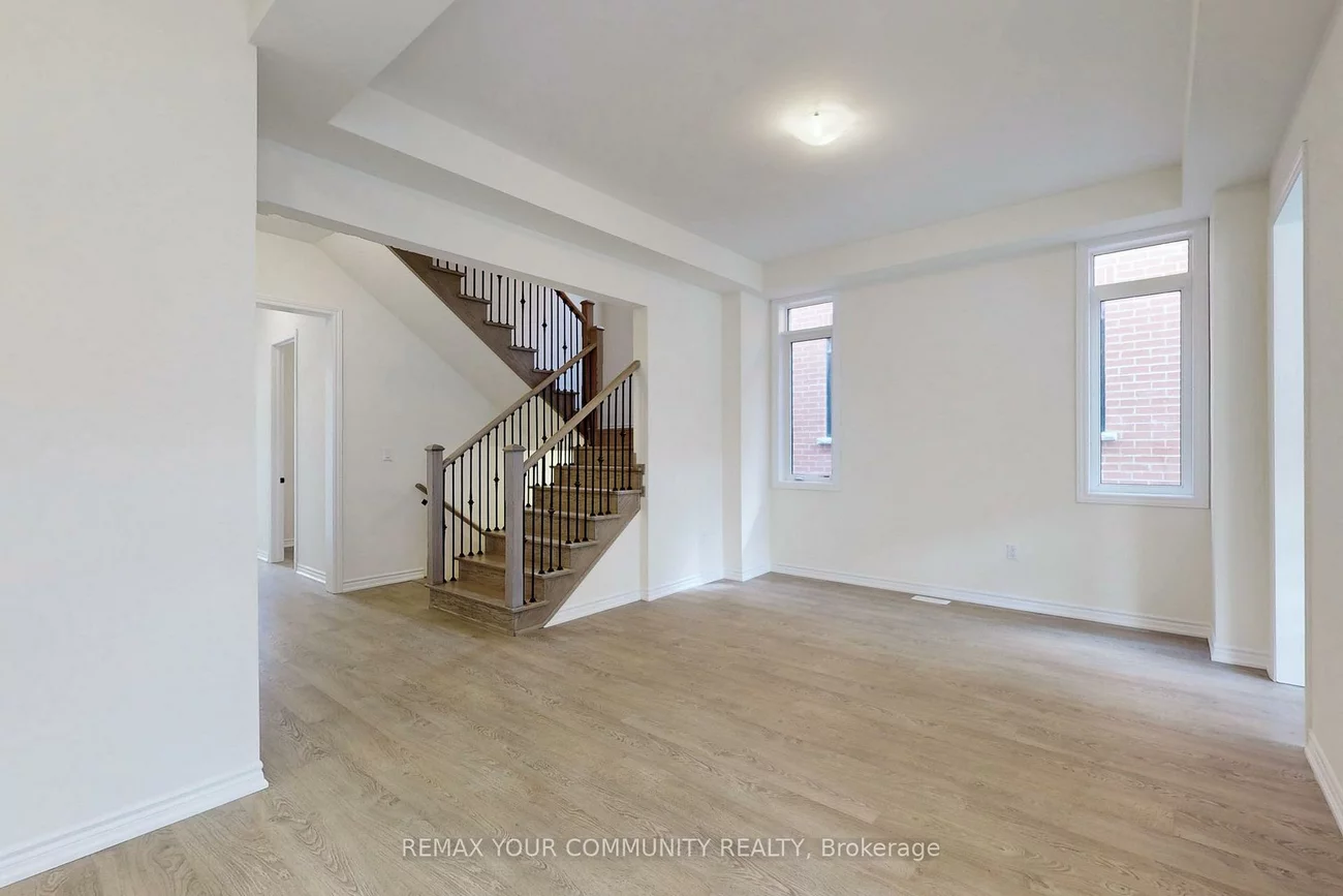 105, Halldorson, Bayview Northeast, Aurora