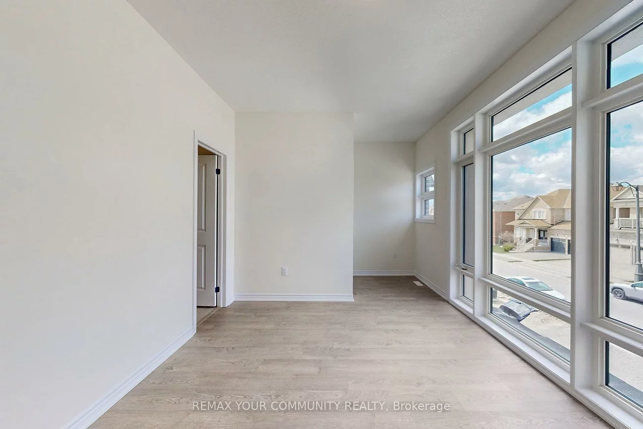 105, Halldorson, Bayview Northeast, Aurora