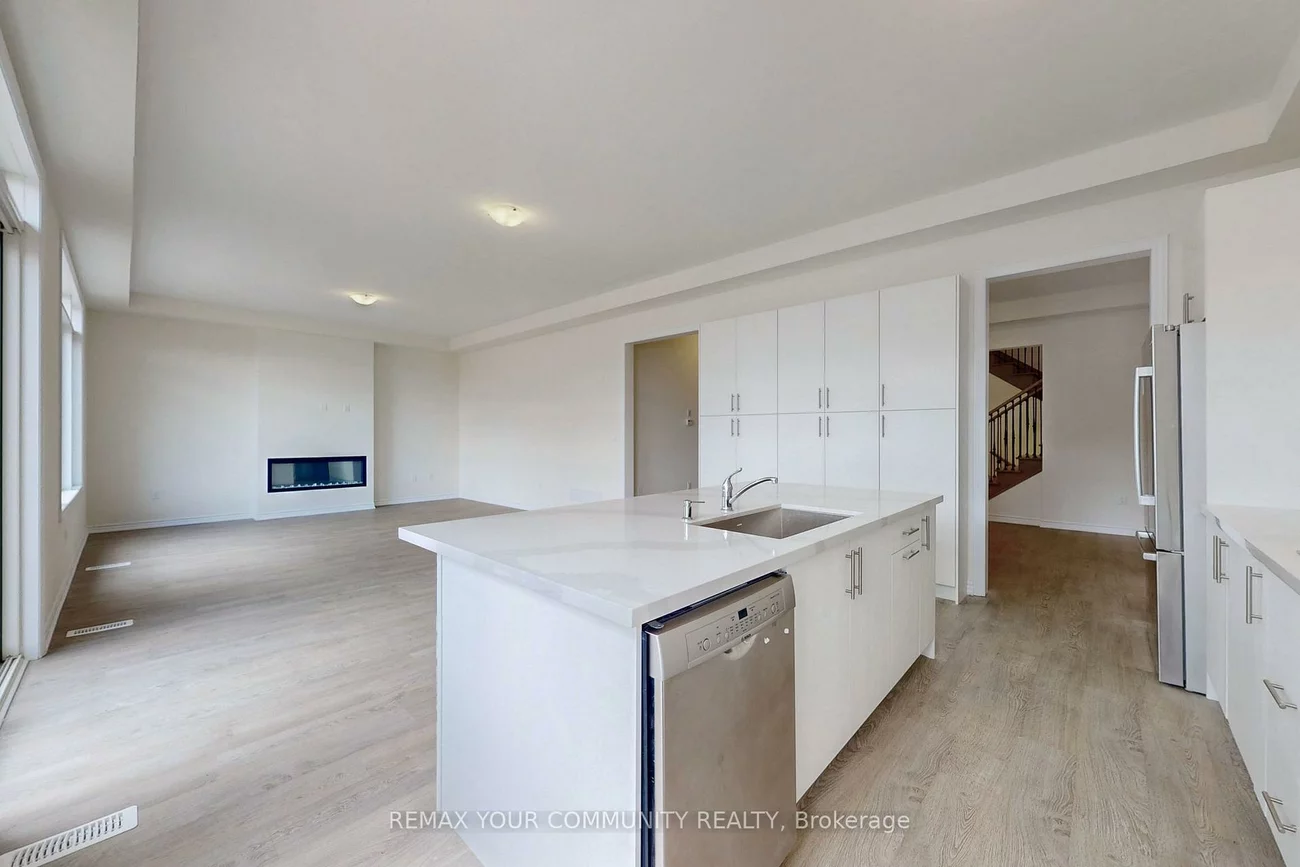 105, Halldorson, Bayview Northeast, Aurora