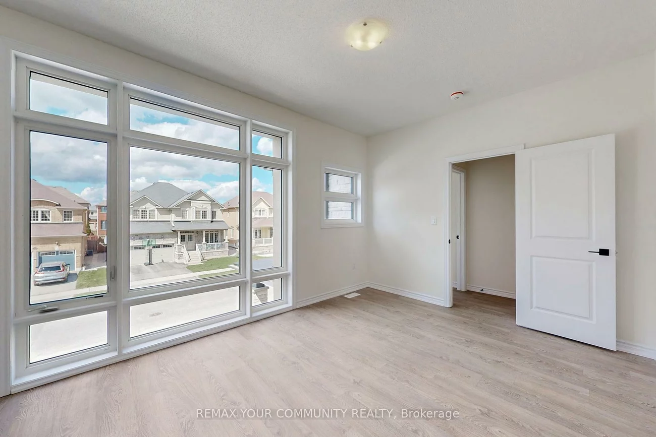 105, Halldorson, Bayview Northeast, Aurora