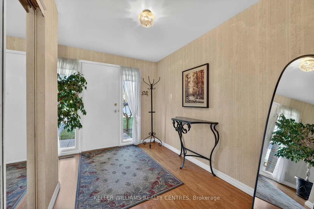 13, Laurentide, Aurora Heights, Aurora