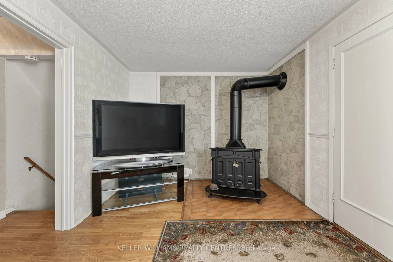 13, Laurentide, Aurora Heights, Aurora