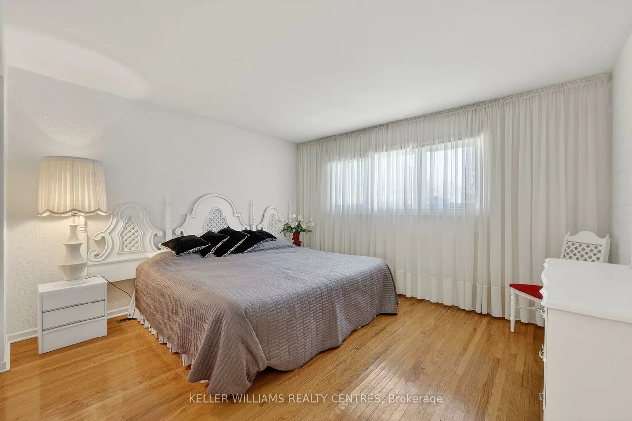 13, Laurentide, Aurora Heights, Aurora
